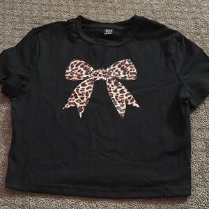 Black Womens Cropped T-Shirt with Leopard Bow